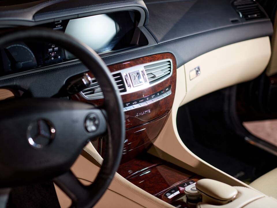 Bild 27/34 von Mercedes-Benz CL 500 4MATIC (2008)