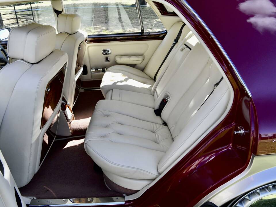 Image 27/50 of Rolls-Royce New Silver Dawn (1997)