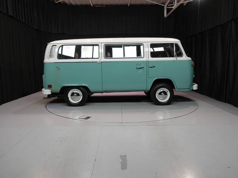 Bild 6/15 von Volkswagen T2b Kleinbus (1978)