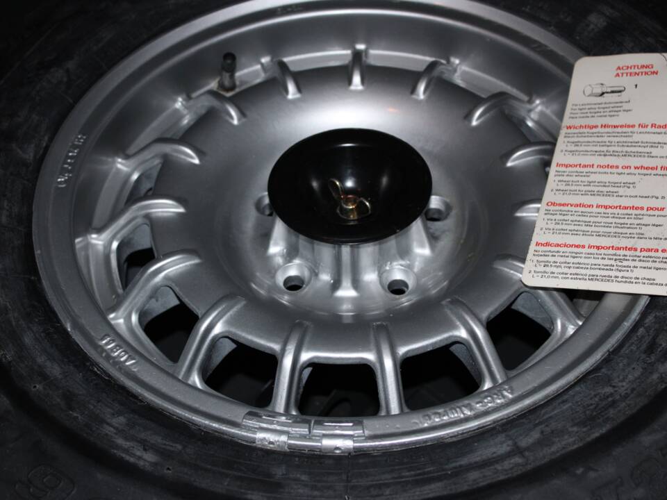 Image 70/70 of Mercedes-Benz 500 SE (1984)