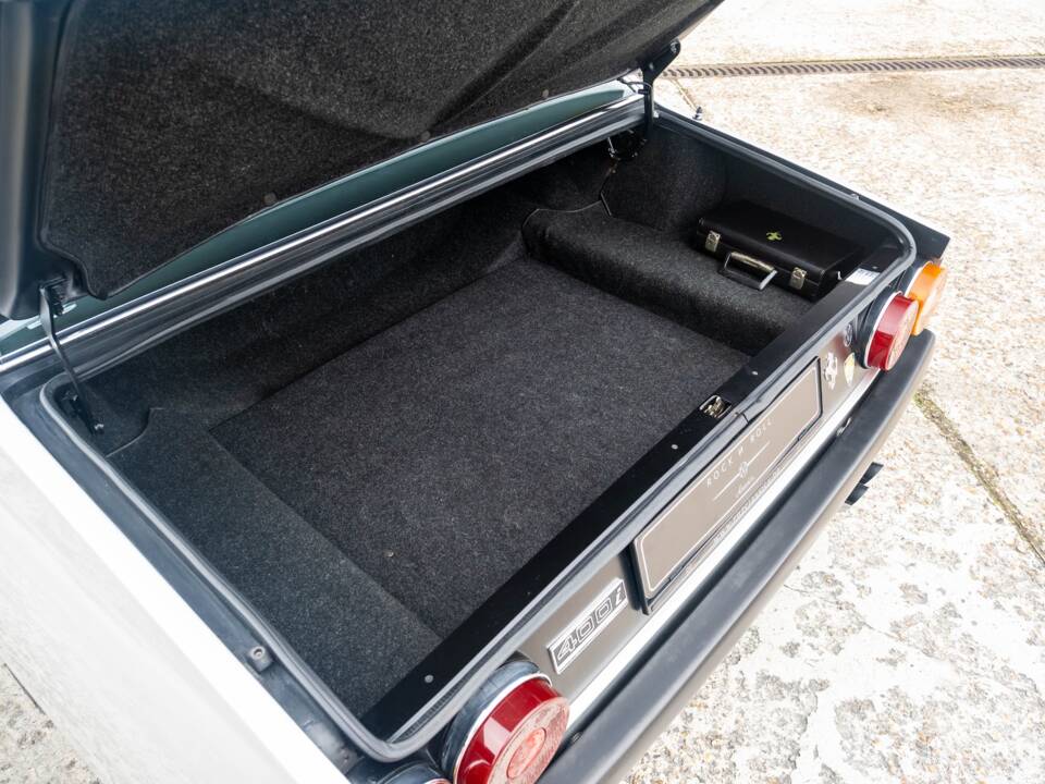 Image 32/38 of Ferrari 400i (1981)