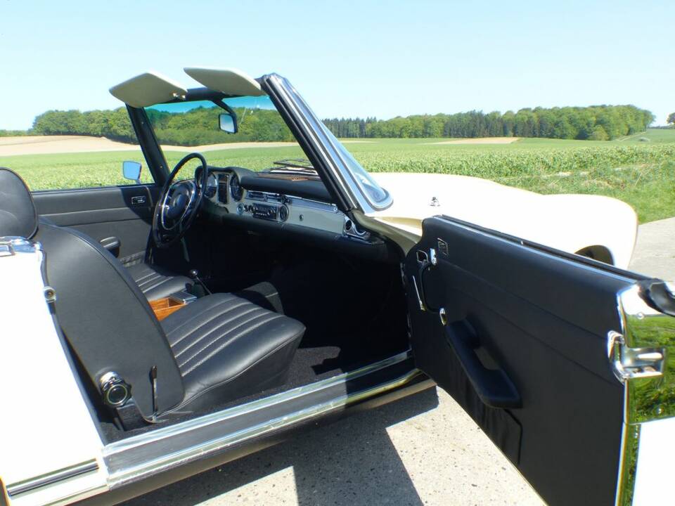 Mercedes-Benz 280 SL Roadster (W 113) hellelfenbein 1969