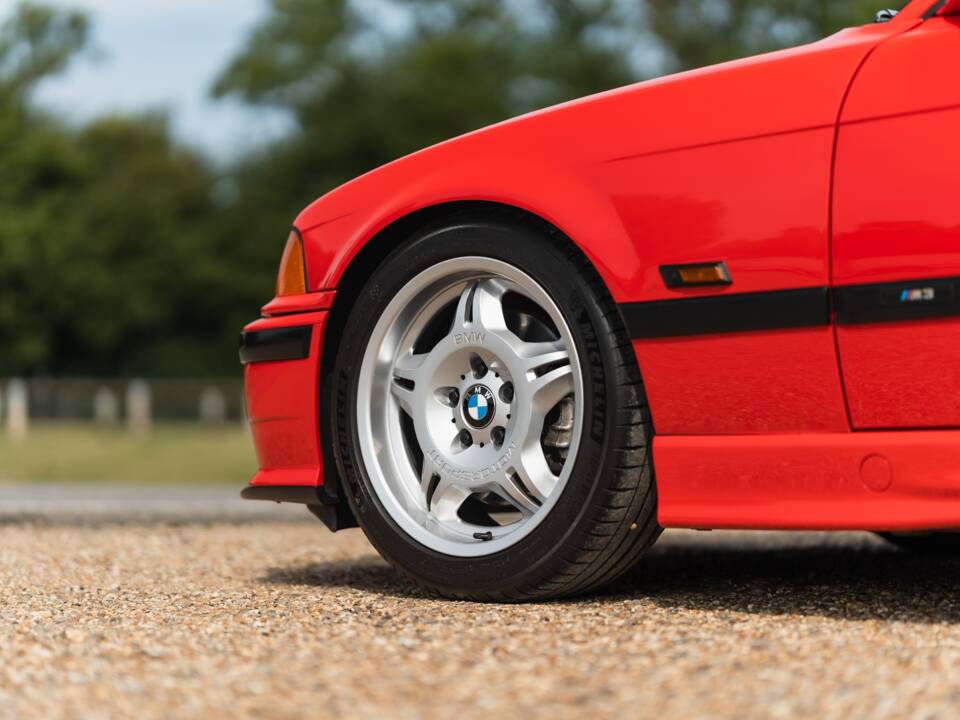 Image 17/37 of BMW M3 (1994)