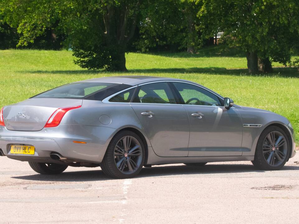 Immagine 4/37 di Jaguar XJ 5.0 (2011)