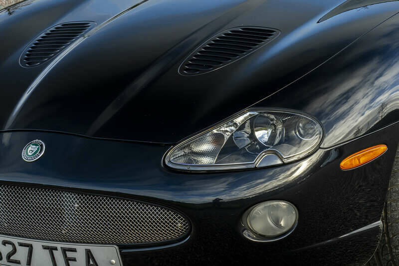 Image 25/38 de Jaguar XKR (2004)