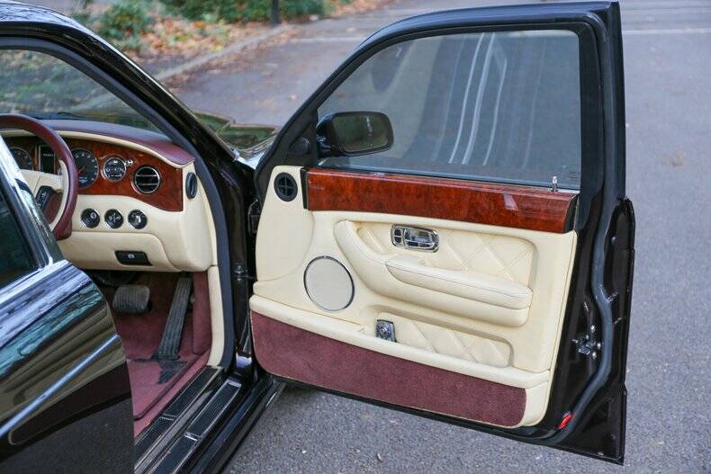 Image 15/50 of Bentley Arnage T (2002)