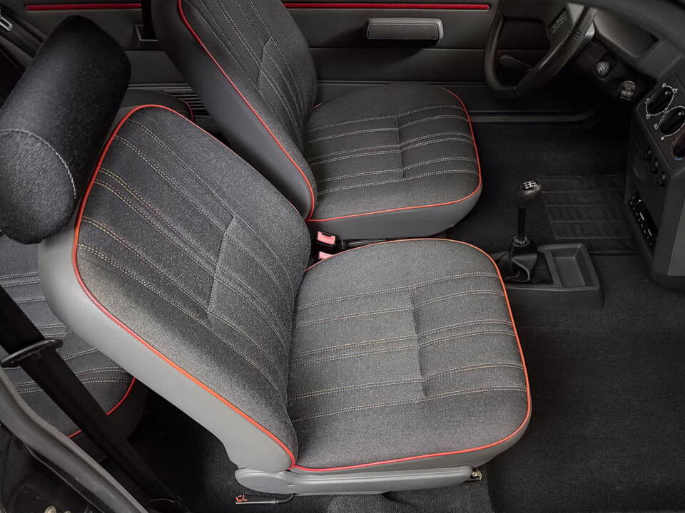 Imagen 15/28 de Peugeot 205 GTi 1.9 (1991)