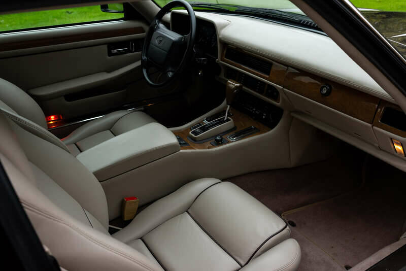 Image 12/50 of Jaguar XJS 6.0 (1993)