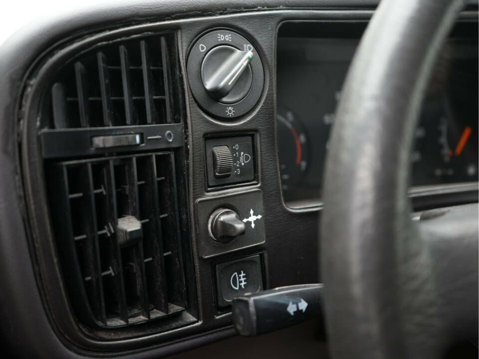 Image 19/29 of Saab 900 2.0i 16V (1993)