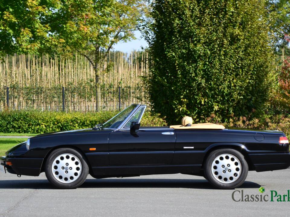 Image 2/50 of Alfa Romeo 2.0 Spider (1990)