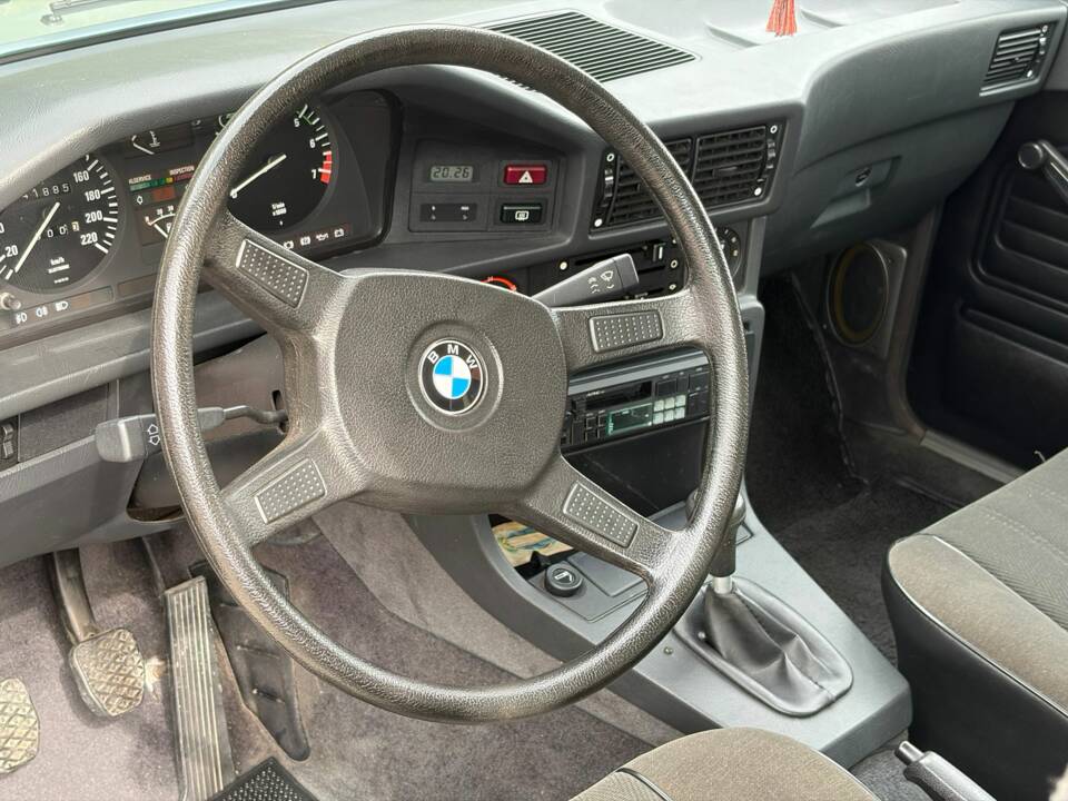 Bild 18/41 von BMW 520i (1982)