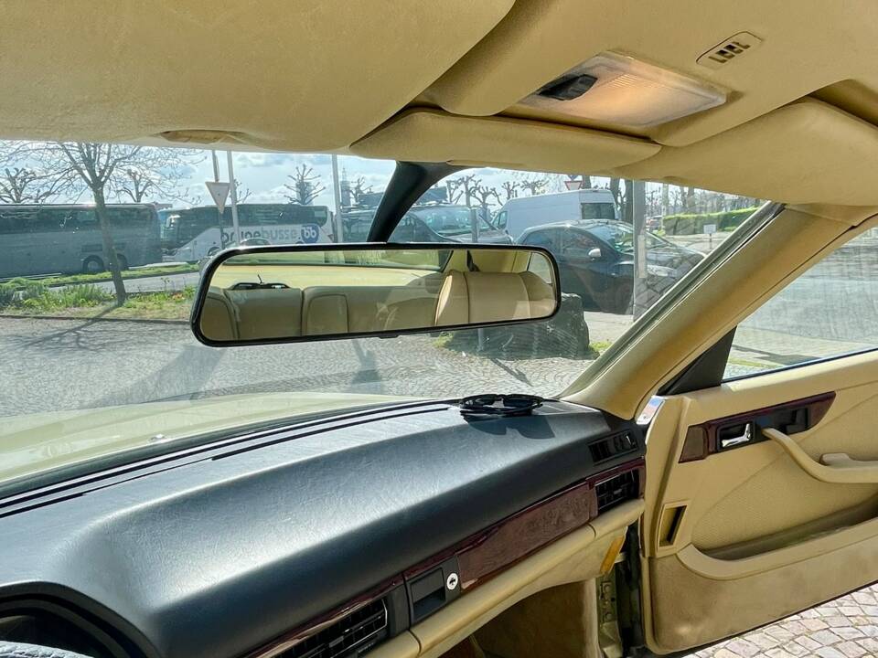 Bild 43/65 von Mercedes-Benz 380 SEC (1983)