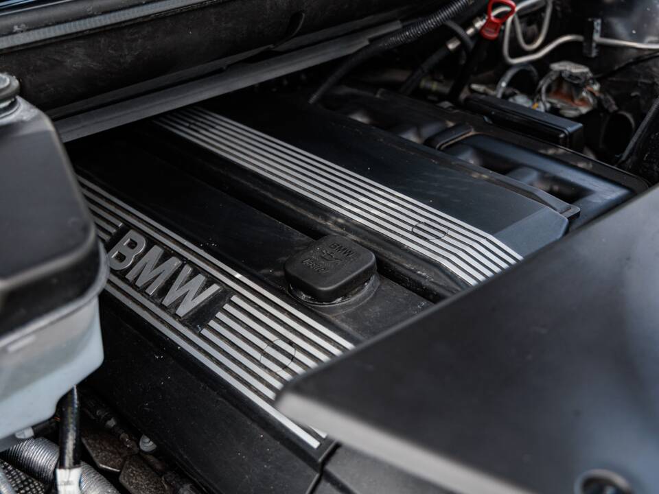 Immagine 14/31 di BMW X5 3.0i (2004)
