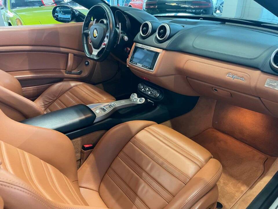Immagine 17/19 di Ferrari California (2012)