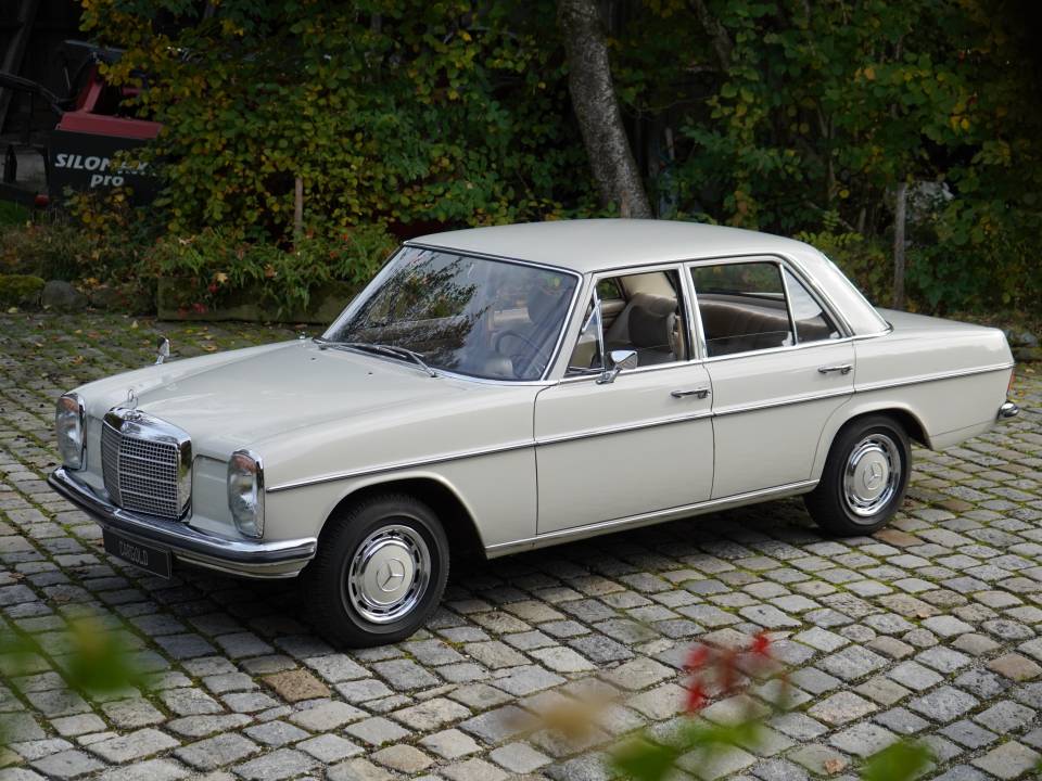 Image 1/34 of Mercedes-Benz 230 (1969)