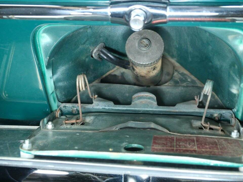 Immagine 37/50 di Mercedes-Benz 250 SE (1966)