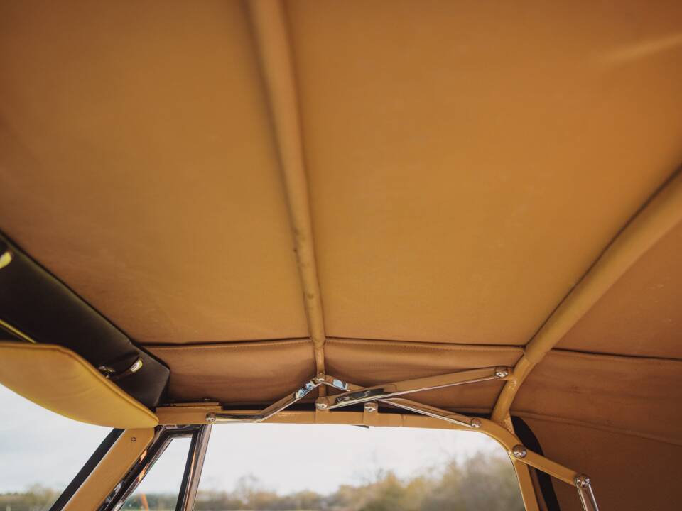 Image 77/99 of Aston Martin DB 6 Volante (1968)