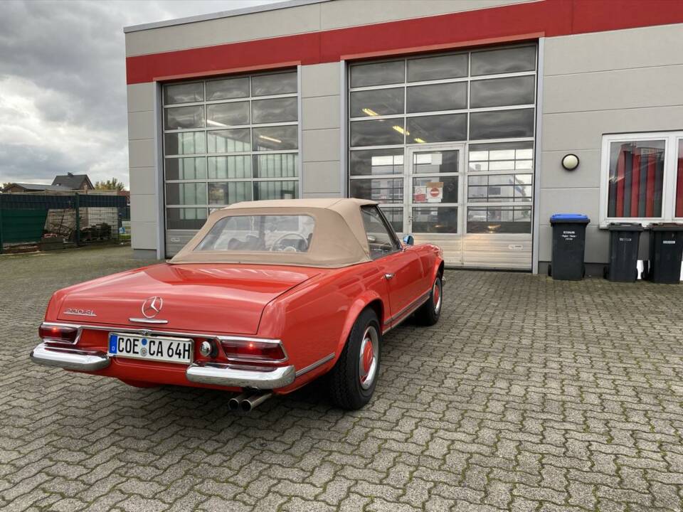 Image 6/8 of Mercedes-Benz 230 SL (1964)