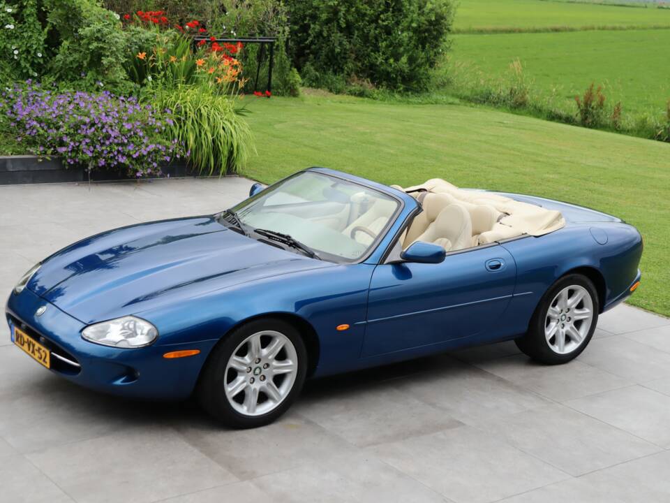 Image 8/50 de Jaguar XK8 4.0 (1997)