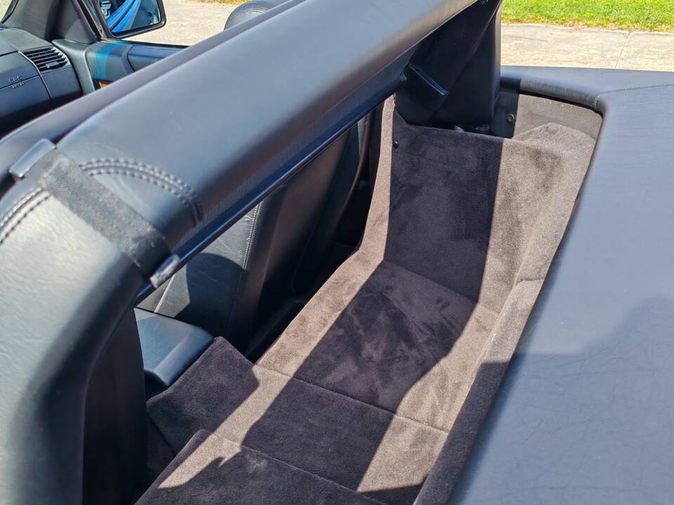 Image 34/42 of Mercedes-Benz 300 SL-24 (1992)