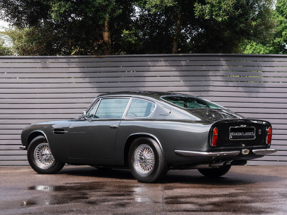 Imagen 2/49 de Aston Martin DB 6 Mk II (1970)