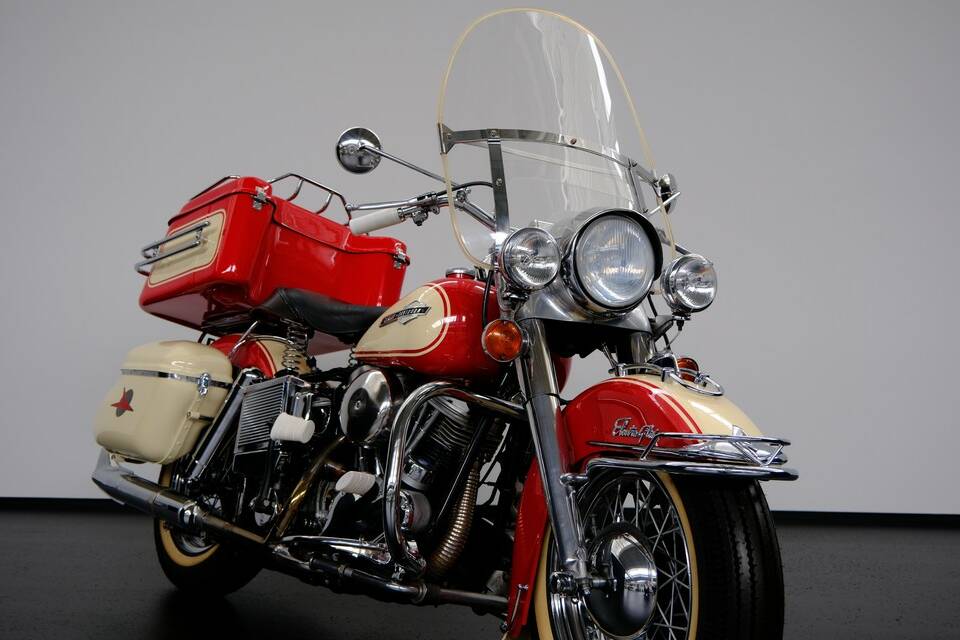 Image 18/75 of Harley-Davidson FL Panhead (1965)