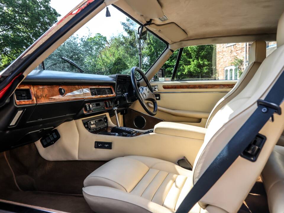 Image 30/43 of Jaguar XJS 5.3 V12 (1988)