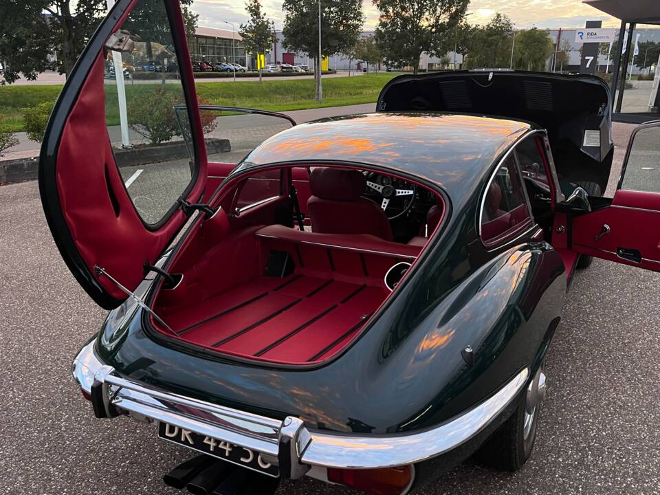 Image 37/46 de Jaguar Type E V12 (2+2) (1972)