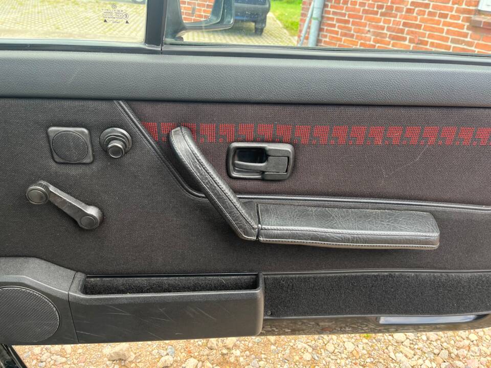 Image 37/78 de Volkswagen Golf Mk I Convertible 1.8 (1989)