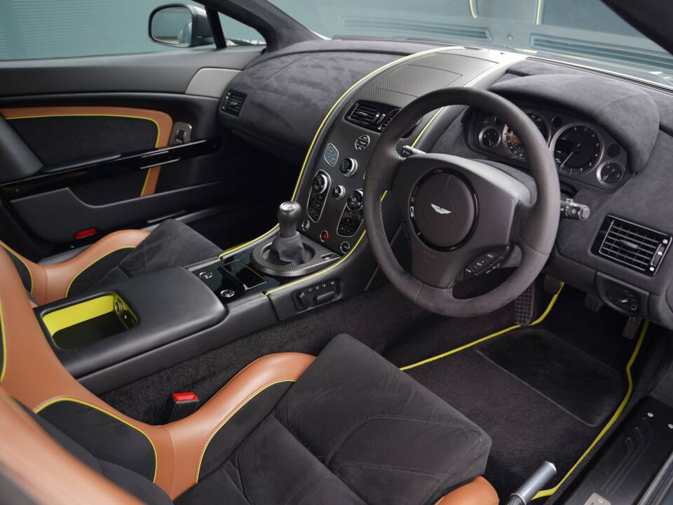 Bild 12/50 von Aston Martin V8 Vantage AMR (2018)