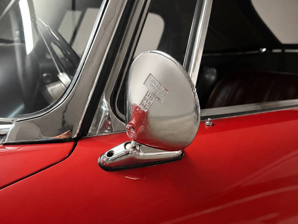 Image 20/31 of Alfa Romeo 2600 Spider (1964)