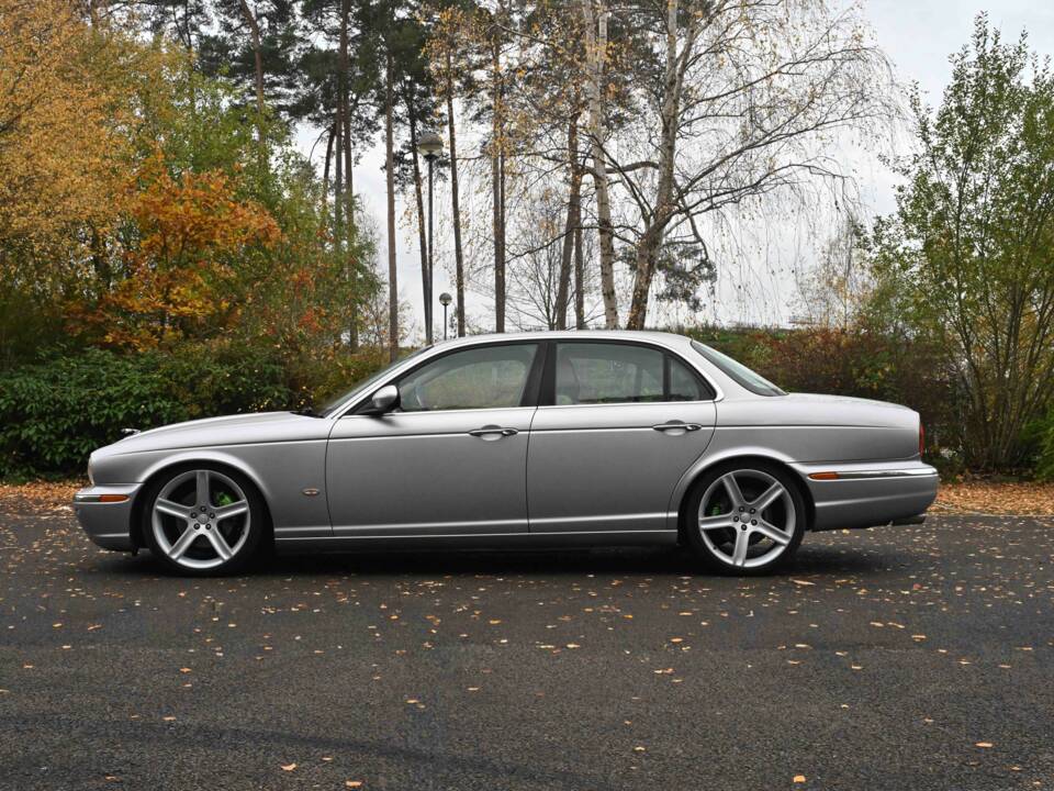 Image 10/50 of Jaguar XJ 8 4.2 (2006)
