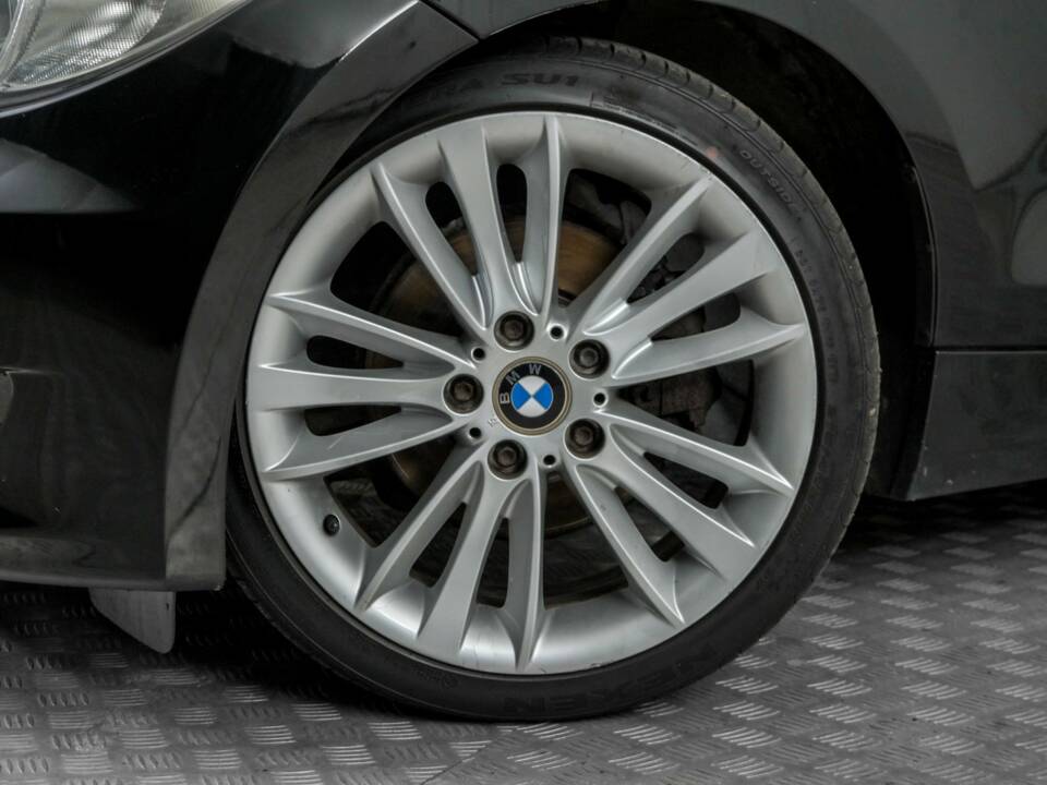 Image 4/50 de BMW 120i (2008)