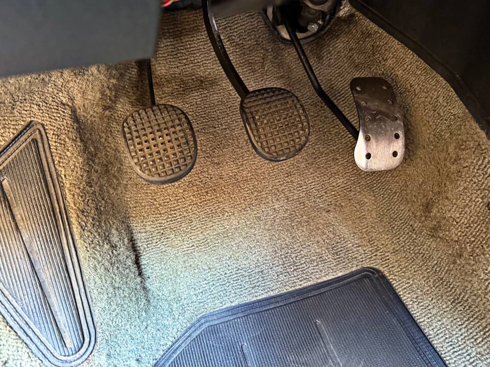 Image 30/35 of Lancia Delta HF Integrale 16V (1990)