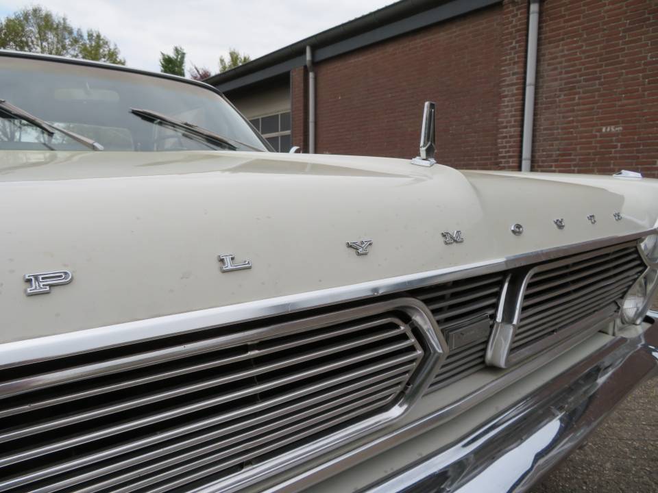 Image 11/26 of Plymouth Sport Fury (1966)