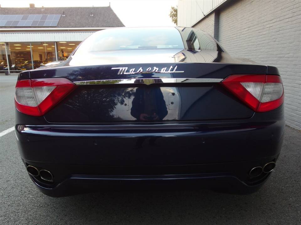 Image 8/99 of Maserati GranTurismo 4.2 (2008)