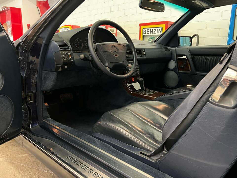 Image 7/21 de Mercedes-Benz SL 280 (1995)