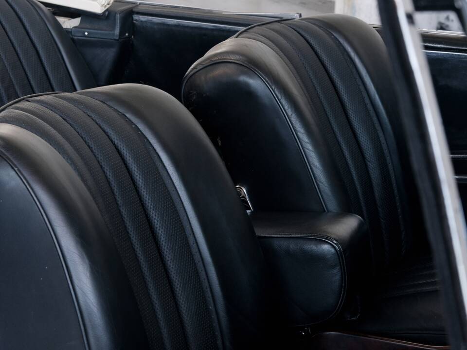 Image 27/49 of Mercedes-Benz 220 SE b (1962)