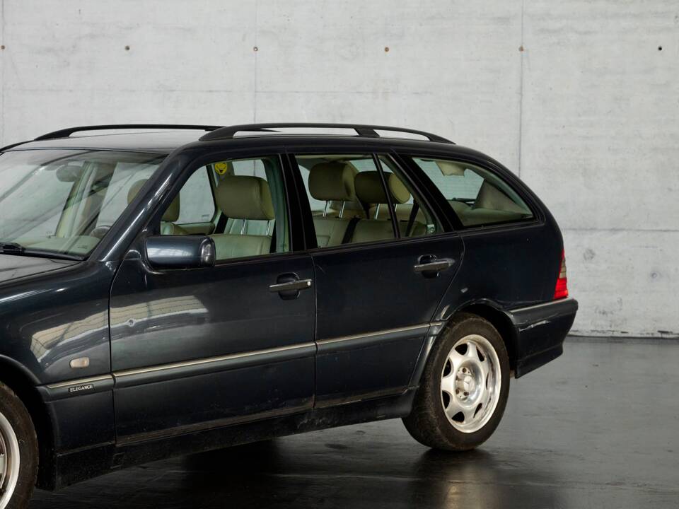 Bild 8/45 von Mercedes-Benz C 230 Kompressor T (1999)