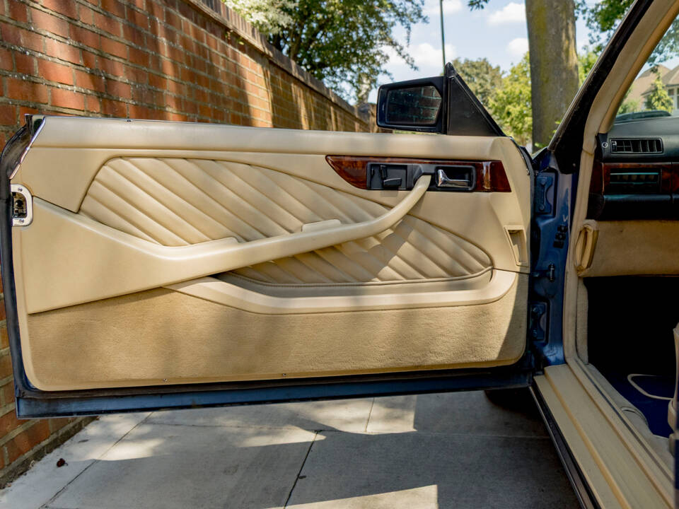 Image 35/50 of Mercedes-Benz 500 SEC (1989)