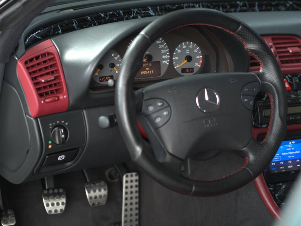 Image 17/28 of Mercedes-Benz CLK 200 Kompressor (2001)