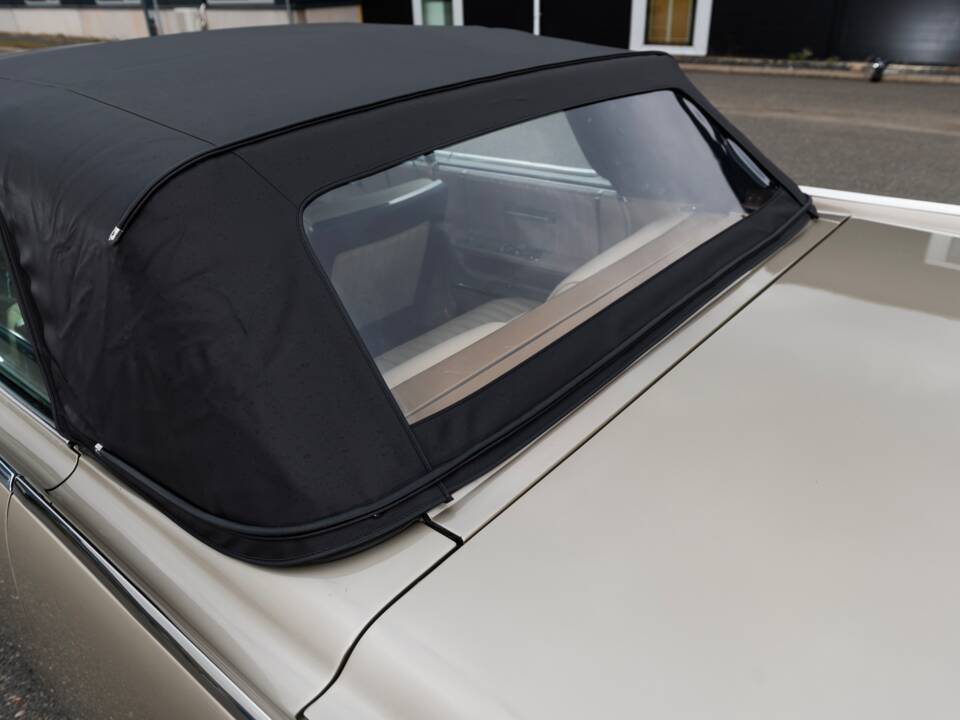 Bild 23/100 von Lincoln Continental Convertible (1965)