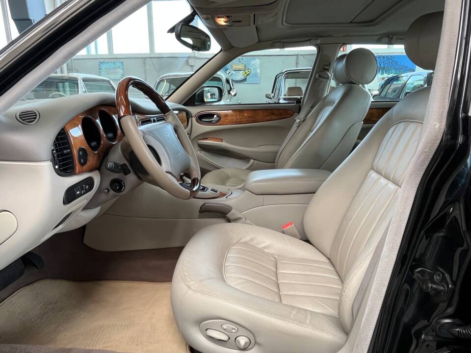Image 27/50 of Jaguar XJ 8 Sovereign (2000)