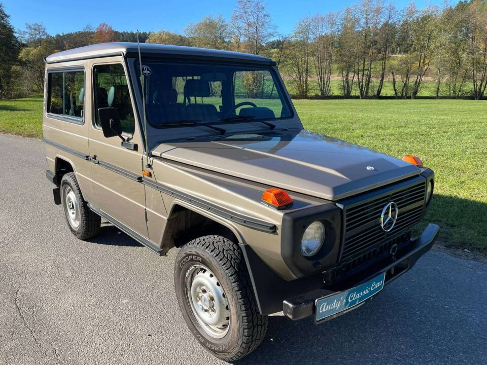 Image 2/39 of Mercedes-Benz 230 GE (SWB) (1986)