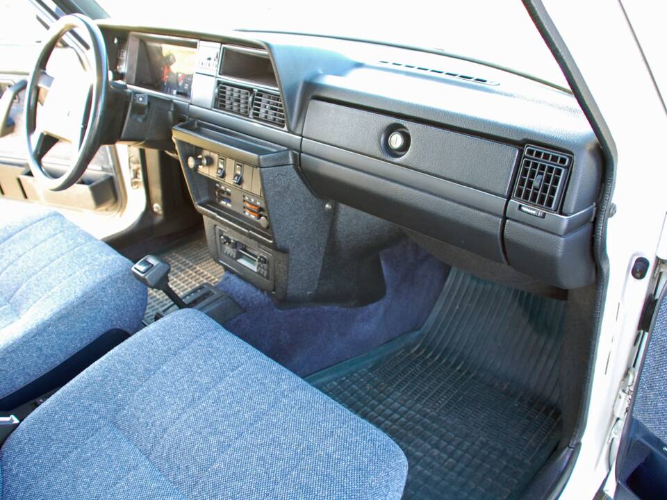 Afbeelding 23/45 van Volvo 245 GL (1991)