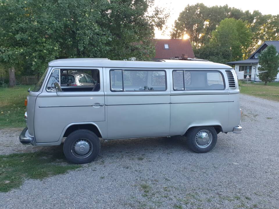 Afbeelding 26/46 van Volkswagen T2b Kombi (1979)
