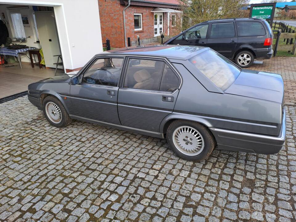 Image 5/8 of Alfa Romeo 90 2.5 Quadrifoglio Oro (1986)