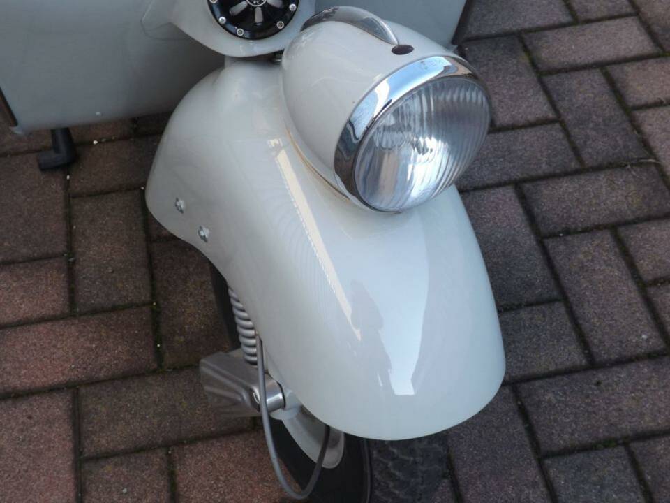 Immagine 46/50 di Piaggio Vespa 125 (1955)