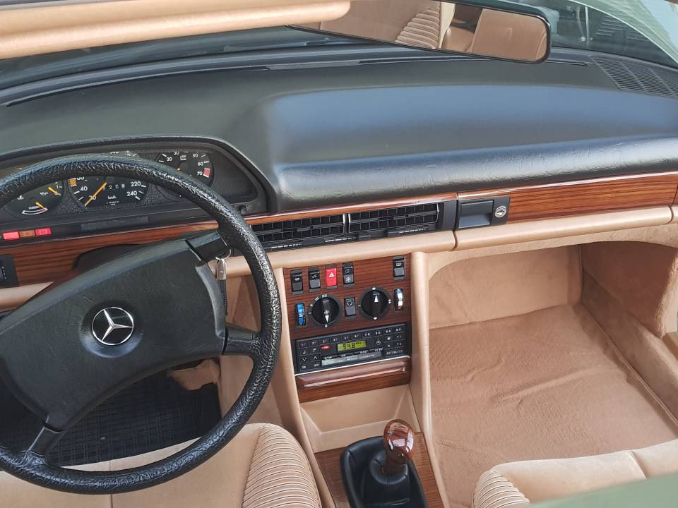 Bild 18/49 von Mercedes-Benz 280 SE (1982)