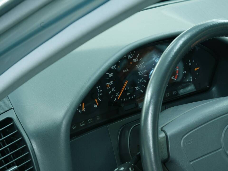 Bild 45/50 von Mercedes-Benz 300 SE (1992)